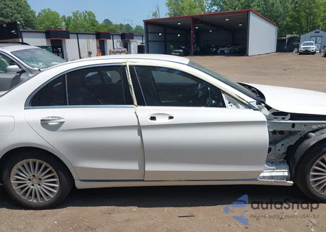 2017 Mercedes-Benz C 300 Luxury/Sport из США, поврежденный, VIN 55SWF4JB0HU203952